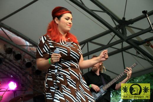 Jackie Mendez (USA) with The Magic Touch 20. This Is Ska Festival - Wasserburg, Rosslau 25. Juni 2016 (2).JPG